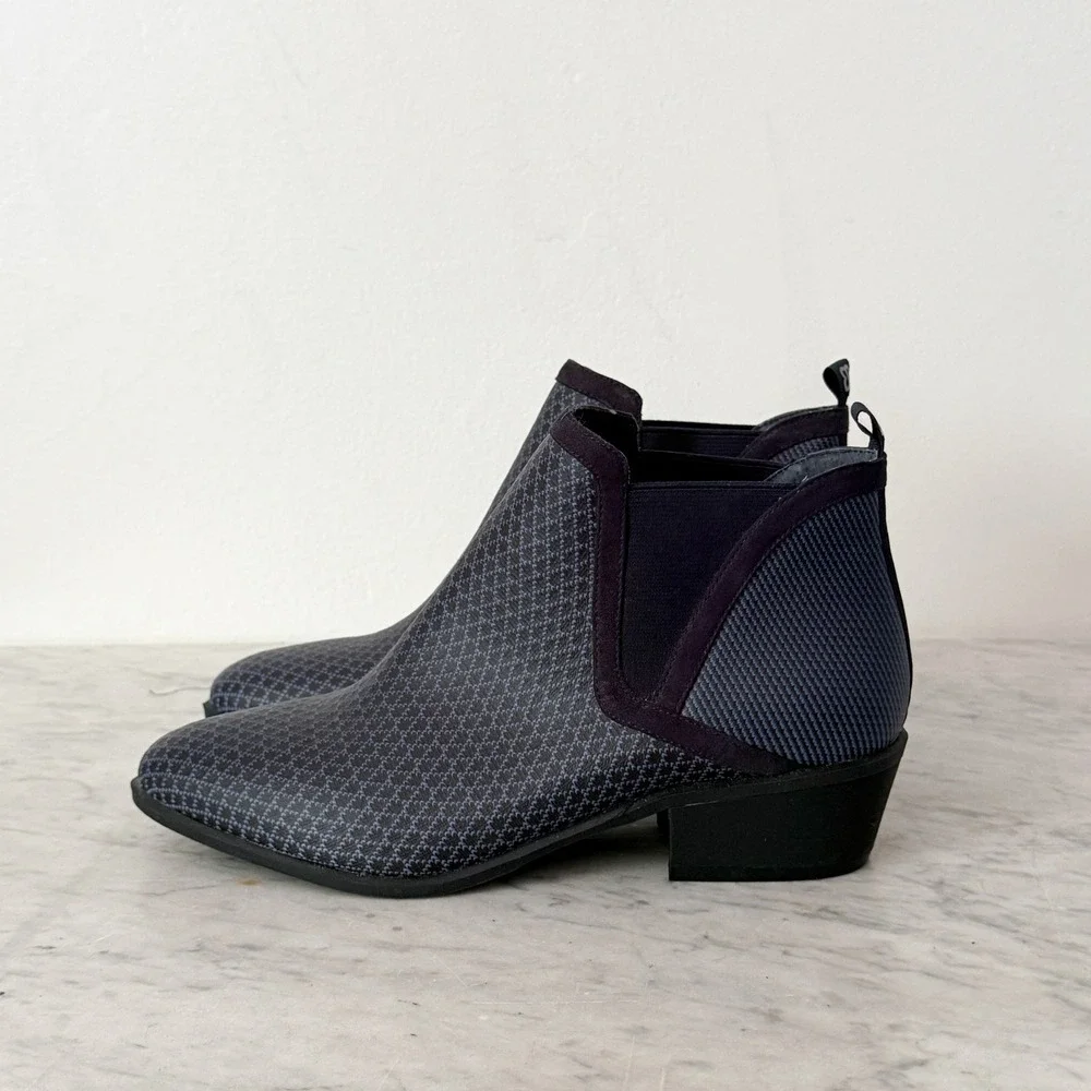 Betabrand Tennis Western Ankle Boots Pointed Toe Chelsea 8.5 Navy Low Block Heel